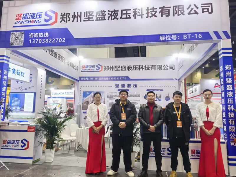 德赢VWIN液压工作人员合影 德赢VWIN液压工作人员合影